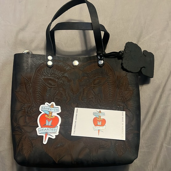 *SOLD* Broke-In Hearted Leather Purse - Picture 7 of 7